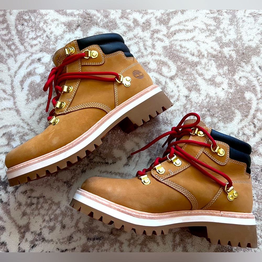 Timberland Women's LTD HERITAGE Nubuck Waterproof Ankle Boots Size 7.